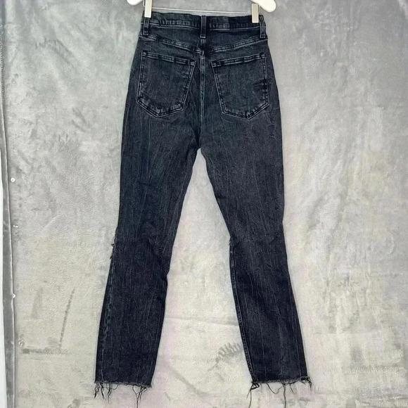 Abercrombie & Fitch Ultra High Rise Mom Jean Knee Rip Denim Black Size 26 - Picture 5 of 11